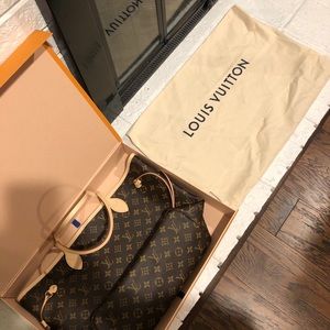 Louis Vuitton Neverfull MM BRAND NEW w Clutch